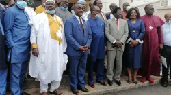 L'assistant spécial principal du président du Nigeria pour les affaires du delta du Niger, Solomon Ita Enang (troisième à gauche) et des membres de l'Association chrétienne du Nigeria (CAN) lors de la réunion du 1er septembre à Abuja. / Solomon Ita Enang/ Facebook