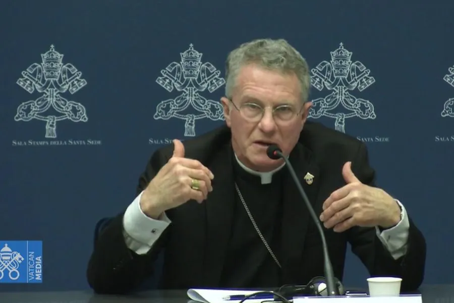 Une capture d'écran de Mgr Timothy Paul Broglio lors de la réunion d'information du mercredi 25 octobre à Rome. Crédit : Vatican Media