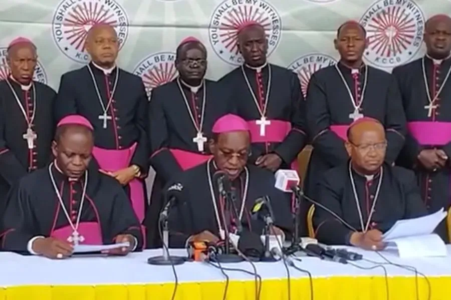 Capture d'écran des membres de la Conférence des évêques catholiques du Kenya (KCCB) lors d'une conférence de presse. Crédit : KCCB / 