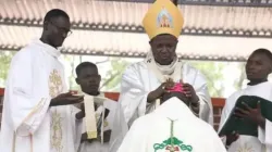 Mgr Goetbé Edmond Djitangar lors de l'ordination épiscopale du 11 novembre. Crédit : Cloche TV Tchad / 