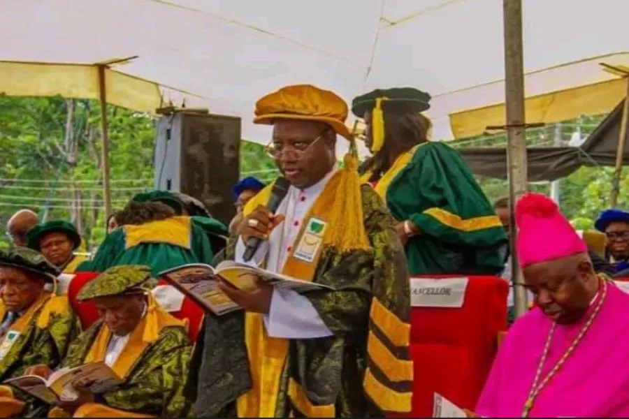 Mgr Ignatius Ayau Kaigama prononçant son discours lors de la 11e cérémonie de remise des diplômes de l'Université Godfrey Okoye, le samedi 18 novembre 2023. Crédit : Archidiocèse d'Abuja.