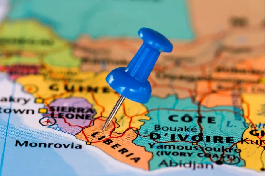 Carte du Libéria avec une punaise bleue collée. Crédit : Wead/Shutterstock