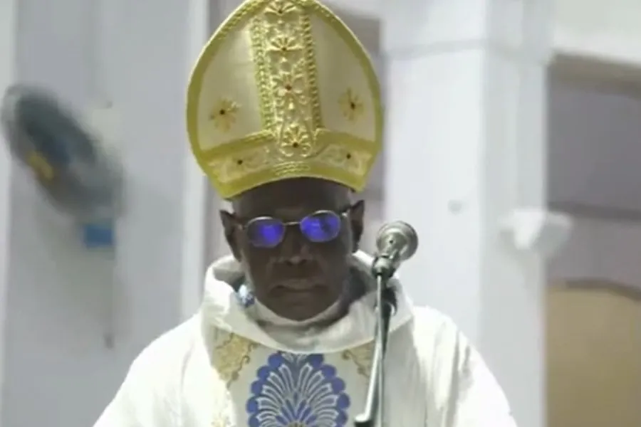 Le cardinal Robert Sarah pendant la messe d'ouverture du Congrès international des pionniers de la liturgie africaine qui s'est ouvert à Dakar, la capitale du Sénégal, le lundi 4 décembre 2023. Crédit : Radio Misericordia