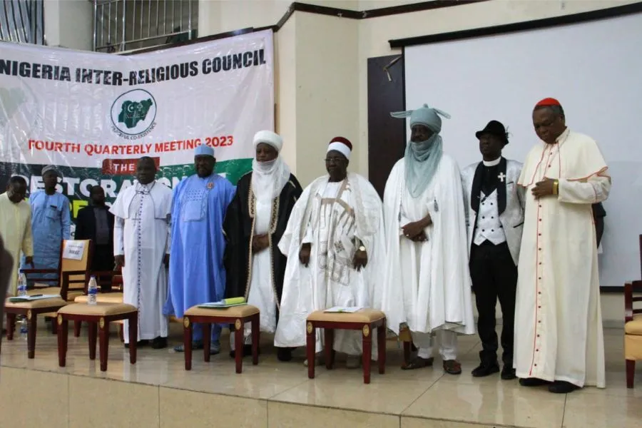 John Cardinal Onaiyekan et d'autres membres du NIREC lors de la quatrième réunion trimestrielle du Conseil interreligieux à Abuja au Nigeria. Crédit : ACI Afrique
