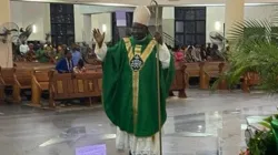 Mgr Ignatius Ayau Kaigama pendant la messe à la Pro-cathédrale Notre-Dame Reine du Nigeria de l'archidiocèse d'Abuja. Crédit : Archidiocèse d'Abuja / 