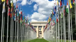 Le Palais des Nations à Genève, en Suisse, qui abrite la salle de réunion du Conseil des droits de l'homme de l'ONU. | Groov3 via Wikimedia (CC0 1.0). / 