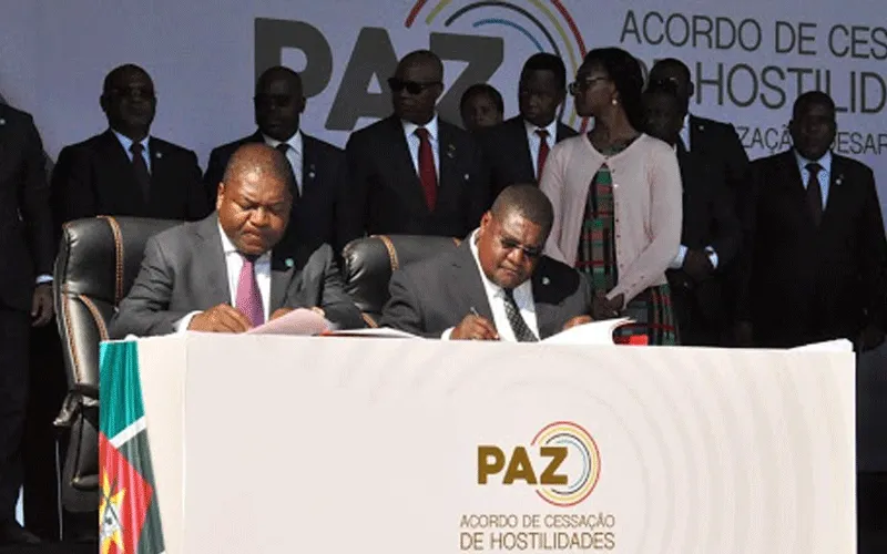 Le président Philipe Nyusi et le dirigeant de la RENAMO, Ossufo Momade, ont signé un nouvel accord de paix en août 2019. Domaine public.