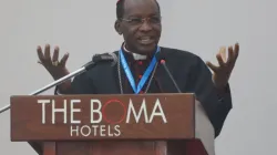 Mgr Martin Musonde Kivuva, prononçant le discours principal lors de la convention des parties prenantes de l'organisation Catholic Care for Children International (CCCI) dans la région de l'Association des conférences épiscopales membres d'Afrique de l'Est (AMECEA) à Nairobi le 16 mai 2023. / 