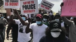 Les jeunes à travers le Nigéria protestent contre la brutalité et les exécutions extrajudiciaires présumées des agents de l'Escouade spéciale de lutte contre le vol. / Domaine public
