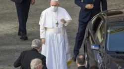 Le pape François devant une voiture pendant l'audience générale, le 30 juin 2021 / Pablo Esparza/CNA. / 