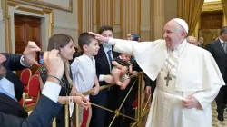Le pape François rencontre des diacres et leurs familles au Vatican le 19 juin 2021. Vatican Media/CNA / 