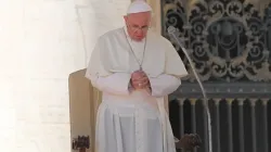 Le pape François donne l'audience générale du mercredi sur la place Saint-Pierre, le 2 octobre 2013. | Elise Harris/CNA / 