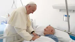 Le pape François visite le foyer de vie assistée San Raffaele Borona à Rieti, Italie, le 4 octobre 2016. / Vatican Media/CNA