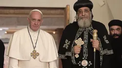 Le pape François avec Tawadros II, patriarche copte orthodoxe d'Alexandrie, au Caire, en Égypte, le 28 avril 2017. | L'Osservatore Romano. / 