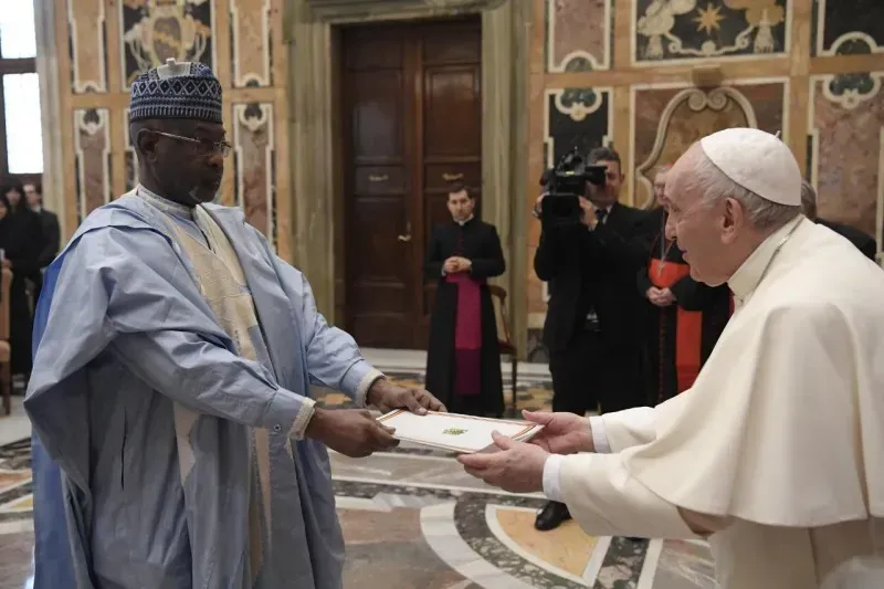 Le pape François a reçu les lettres de créance de sept nouveaux ambassadeurs auprès du Saint-Siège le 17 décembre 2021. Vatican Media