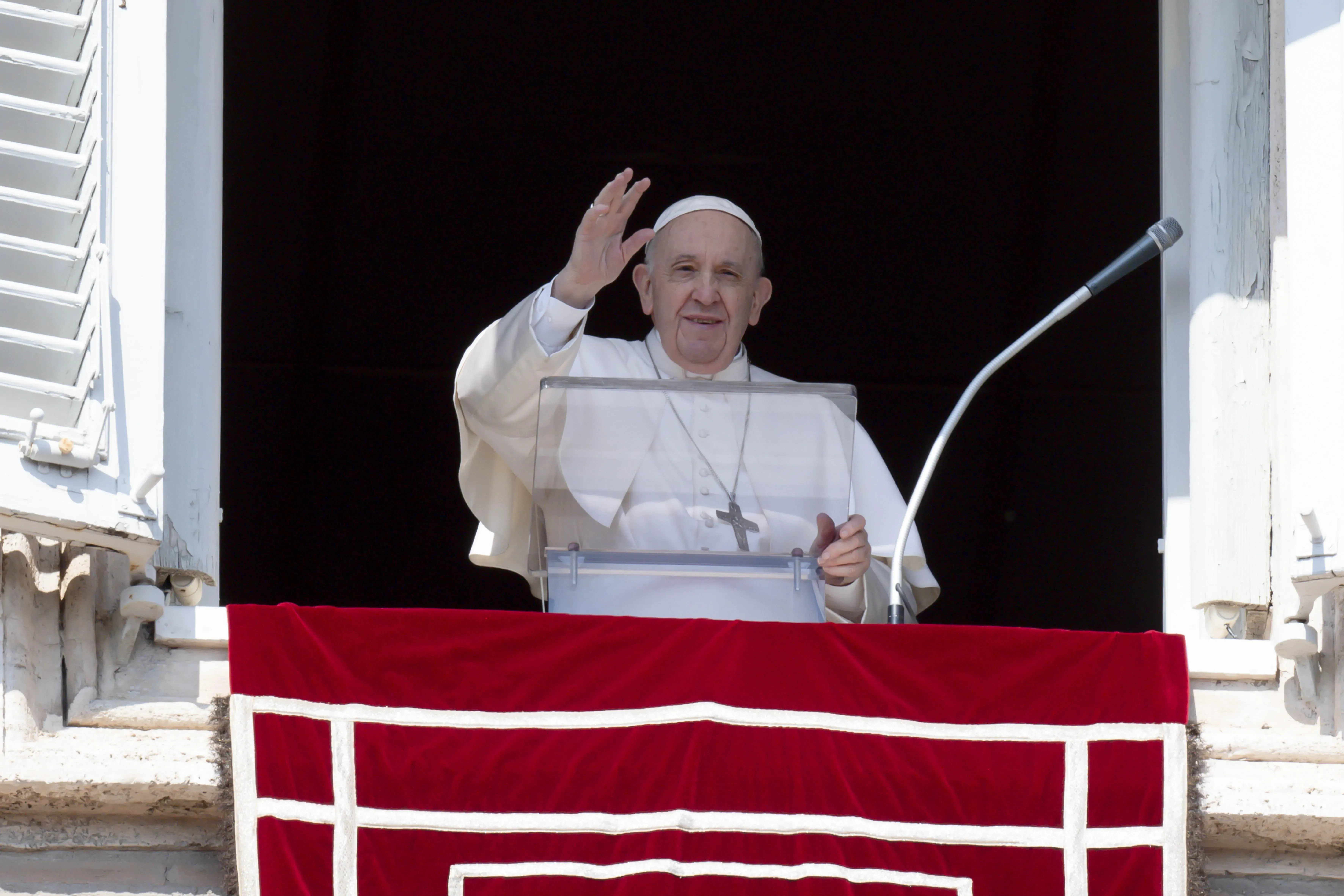 Le pape François prononce son discours de l'Angélus au Vatican, le 6 mars. 6, 2022. Vatican Media.