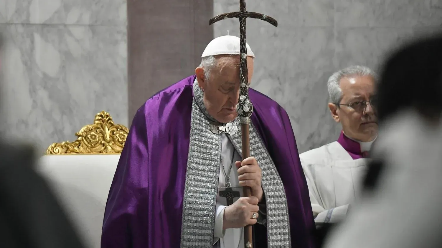 Le pape François préside la messe du mercredi des Cendres à la basilique Sainte-Sabine à Rome, le 14 février 2024.