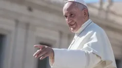 Le pape François sur la place Saint-Pierre, le 22 octobre 2016. Crédit : Mazur/catholicnews.org.uk. / 
