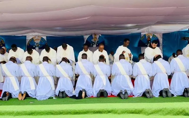 Les dix prêtres ordonnés le 10 décembre 2023 dans l'archidiocèse de Luanda. Crédit : Archidiocèse de Luanda