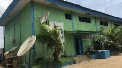Les locaux de la Radio Nationale Catholique (RNC) en Côte d'Ivoire. / Domaine public