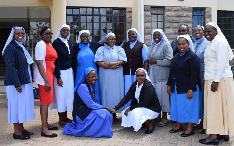 Une partie de l'équipe préparatoire originale a posé pour une photo de groupe au Centre des Apôtres de Jésus à Langata. L'équipe est composée de membres du personnel des secrétariats de l'ACWECA et de l'AOSK. Sœur Grace Candiru/ACWECA