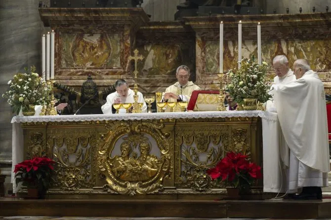 Mgr Georg Gänswein célèbre une messe dans la basilique Saint-Pierre le 31 décembre 2023, pour commémorer le premier anniversaire de la mort du pape Benoît XVI. | Crédit : Vatican Media