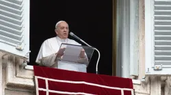 Le pape François prononce son discours de l'Angelus au Vatican, le 27 février 2022. Vatican Media. / 