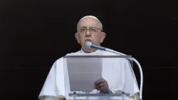 Le pape François prononce son discours hebdomadaire de l'Angélus, le dimanche 7 août 2022. | Vatican Media / 