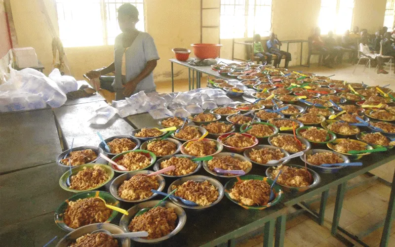 Les Salésiens de Don Bosco (SDB) réalisent des programmes d'alimentation pour les groupes vulnérables en Zambie et au Soudan du Sud. Les Salésiens de Don Bosco (SDB)