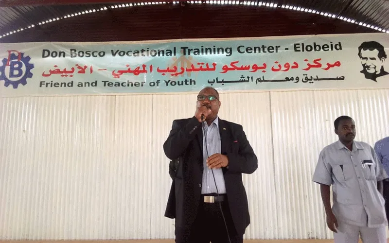 Le gouverneur Khalid Mustaffa Adam s'adressant aux stagiaires du Centre de formation professionnelle Don Bosco (DBTC) dans le diocèse d'El Obeid, au Sud Soudan. ACI Afrique