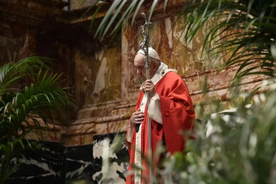 Le pape François célèbre la messe du dimanche des Rameaux à la basilique Saint-Pierre le 28 mars 2021 Vatican Media.
