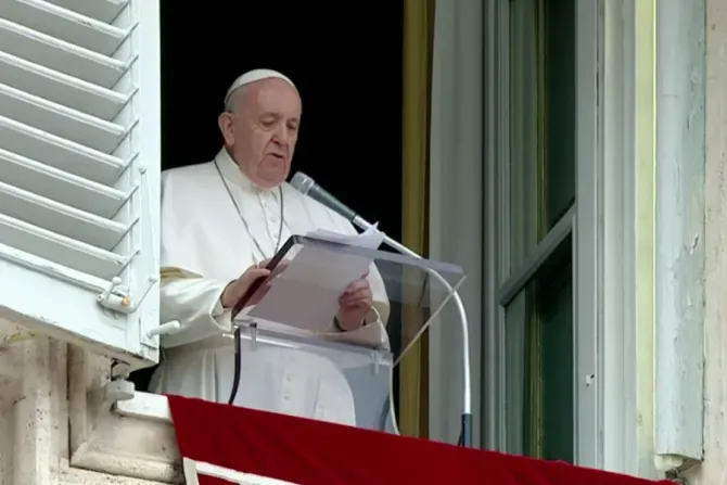 Le pape François prononce son discours de l'Angélus au Vatican, le 6 juin 2021 / Capture d'écran de la chaîne YouTube Vatican News.