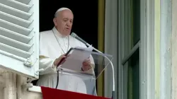 Le pape François prononce son discours de l'Angélus au Vatican, le 6 juin 2021 / Capture d'écran de la chaîne YouTube Vatican News. / 