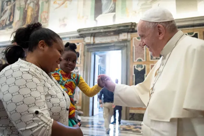 Le pape François rencontre des membres de la Fondation Arché au Vatican, le 2 septembre 2021 / Vatican Media.