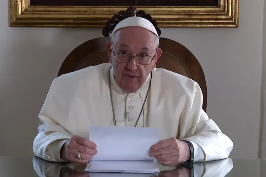 Le pape François envoie un message vidéo aux participants de l'événement Youth4Climate à Milan, en Italie, le 29 septembre 2021. Capture d'écran de la chaîne YouTube Vatican News.
