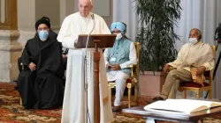 Le Pape François s'adresse aux participants à la réunion "Foi et science : Vers la COP26 " dans la salle de bénédiction du Vatican, le 4 octobre 2021. Vatican Media / 