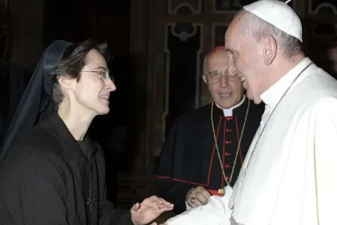 Sr. Raffaella Petrini rencontre le Pape François. | Vatican Media.