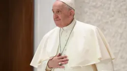 Le pape François assiste à l'audience générale dans la salle Paul VI au Vatican, le 15 décembre 2021. Vatican Media. / 