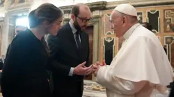 Le pape François rencontre des entrepreneurs catholiques français à la salle Clémentine du Vatican, le 7 janvier 2022. Vatican Media. / 
