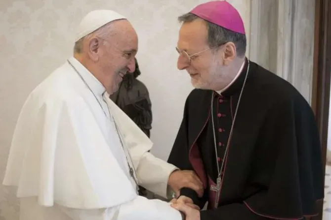 Mgr Claudio Gugerotti avec le Pape François | Vatican Media