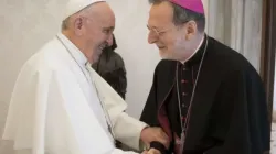 Mgr Claudio Gugerotti avec le Pape François | Vatican Media / 