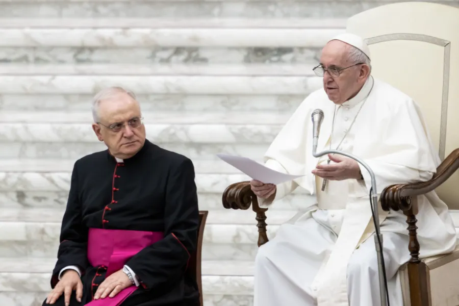 Le Pape François prononce son discours lors de l'audience générale dans la salle d'audience Paul VI au Vatican, le 7 octobre 2020.