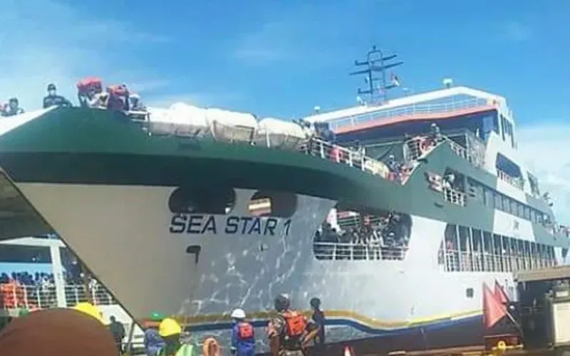 Un navire qui a été utilisé par TotalEnergies, une entreprise française, pour évacuer ses employés lors d'une attaque en mars à Palma, au nord du Mozambique. Crédit : Institut pour la paix Denis Hurley