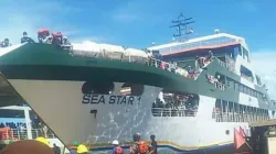Un navire qui a été utilisé par TotalEnergies, une entreprise française, pour évacuer ses employés lors d'une attaque en mars à Palma, au nord du Mozambique. Crédit : Institut pour la paix Denis Hurley / 