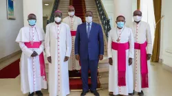Les évêques du Sénégal avec le président Macky Sall après une audience le 14 janvier 2021. / Domaine public