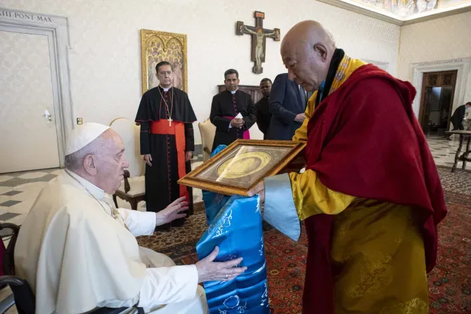 Le pape François a rencontré une délégation interreligieuse comprenant des leaders du bouddhisme en Mongolie le 28 mai 2022 | Vatican Media