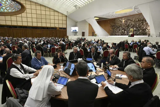Les délégués au Synode sur la synodalité se réunissent dans les derniers jours du synode, 25 octobre 2023. | Crédit : Vatican Media