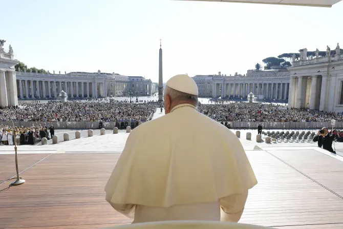 Le pape François s'adresse aux pèlerins et aux touristes lors de sa première audience générale en plein air après l'été, le 6 septembre 2023. | Vatican Media