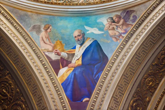 La fresque de saint Léon le Grand, docteur de l'Église, dans la coupole de l'église Saint-Maximus de Turin, en Italie. | Crédit : Renata Sedmakova/Shutterstock