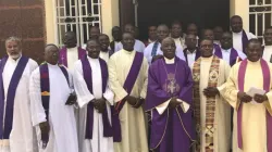 Les prêtres catholiques dans l'archidiocèse de Freetown. / Domaine public